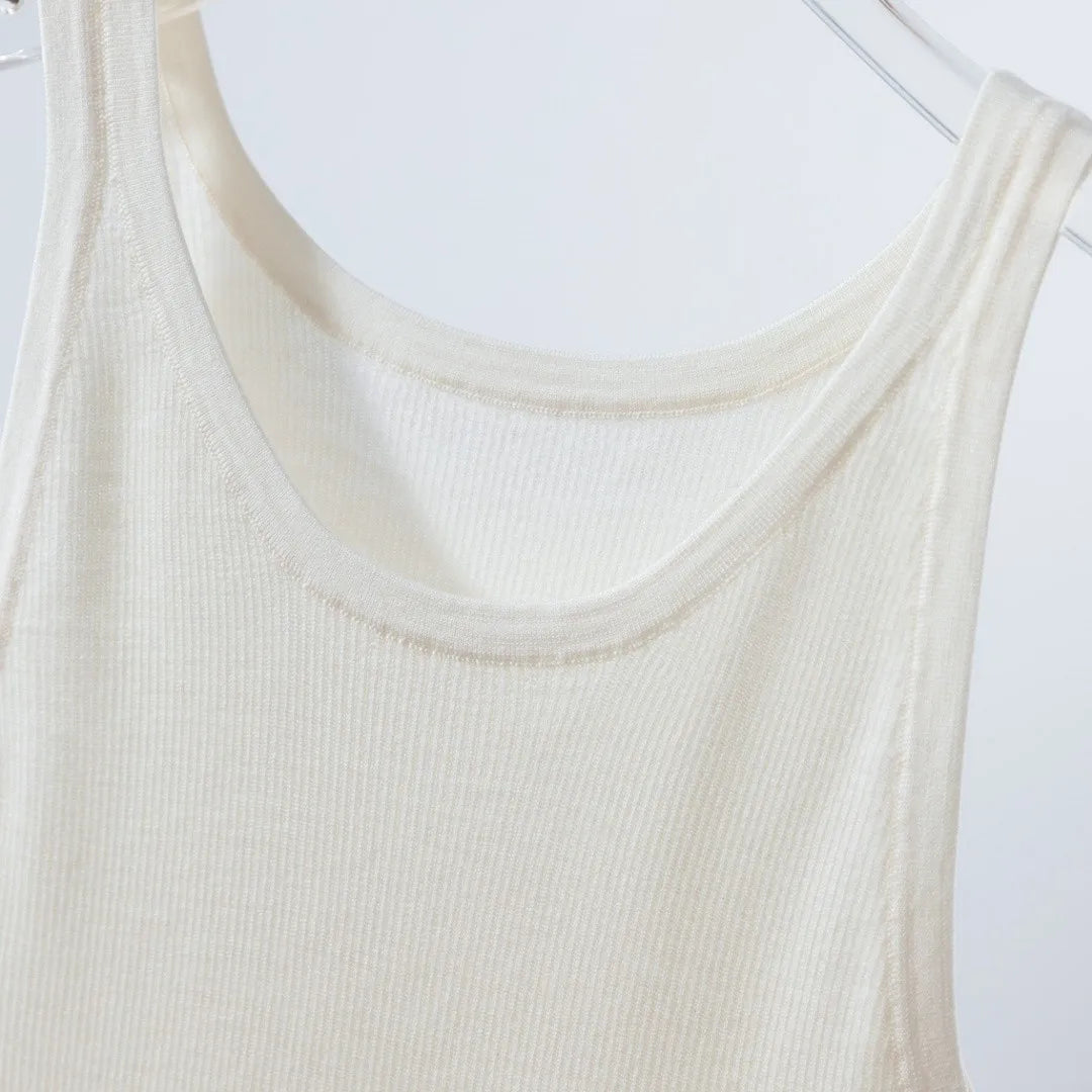 Fine-Spun 100% Superfine Merino Wool Round-Neck Knitted Camisole for Women, Thin, Slim-Fitting, Sleeveless Base Layer Top